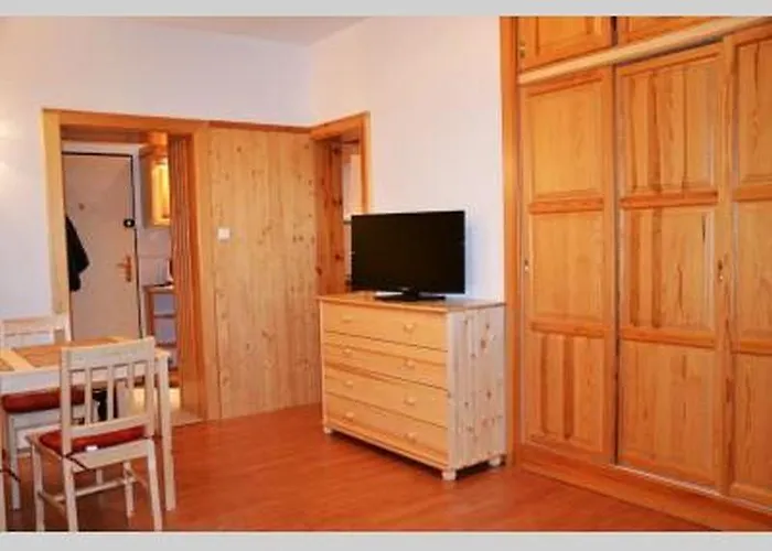 V Tatranskej Lomnici, Dinda 127